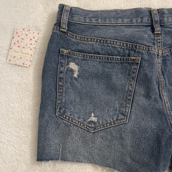 Free People Womens Sz 26 Sofia Short in Washed Denim Sz 26 - Picture 3 of 8